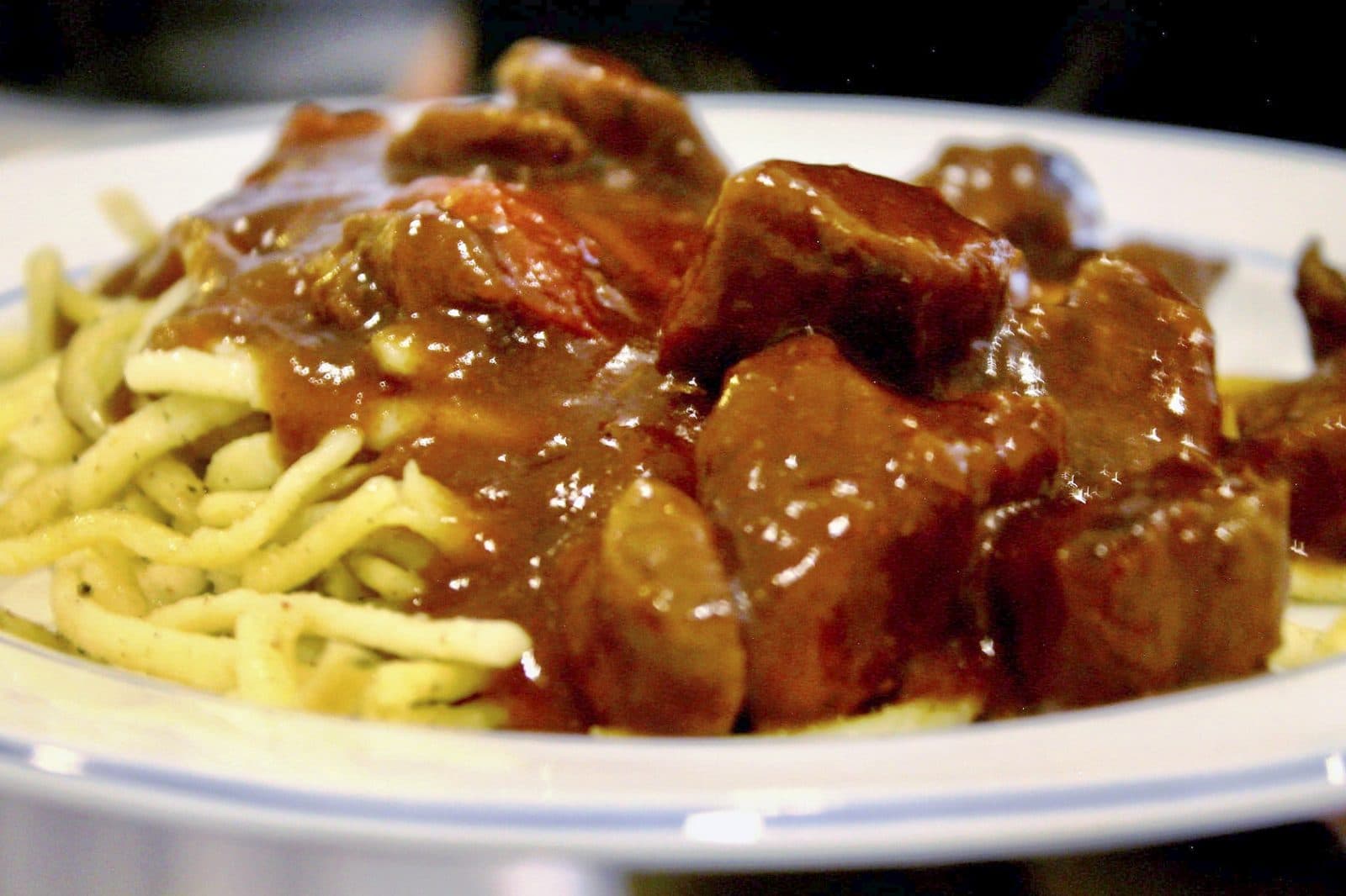 Gulasch mit Spätzle
